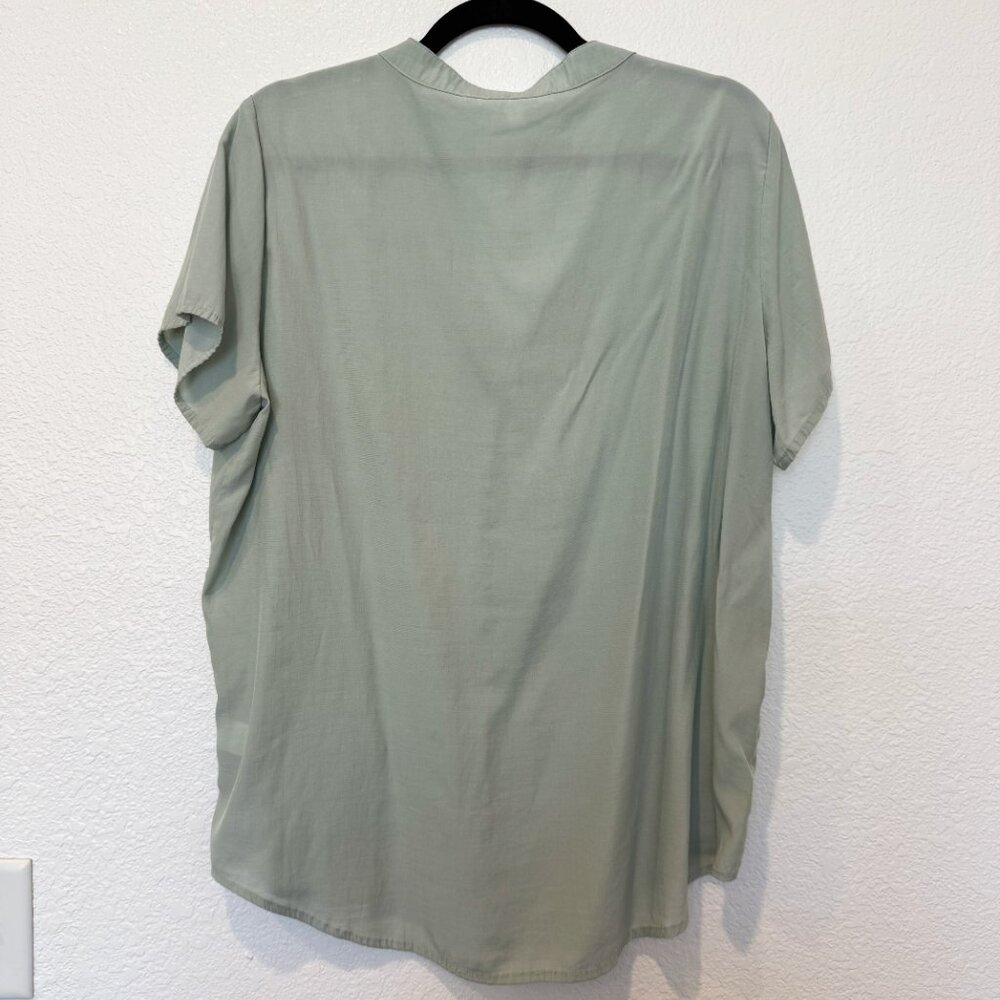FUN2FUN Emmie V-Neck Blouse Light Green Split Neck Size XXL - Picture 3 of 9
